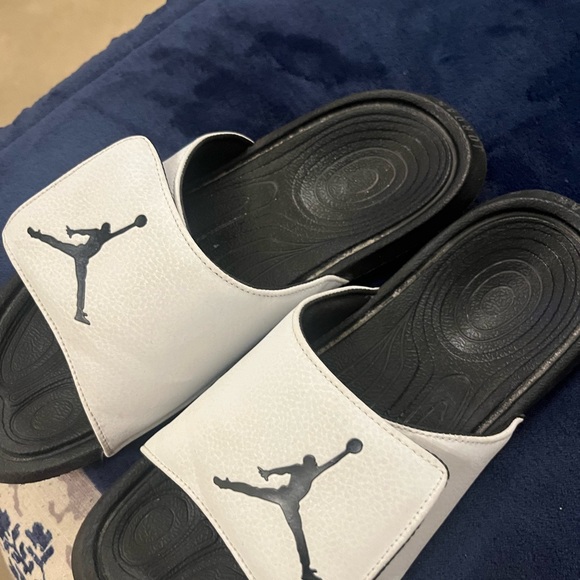 Jordan Slides in white size 9. Beautiful and very comfortable for anyone. 🏀 - Picture 3 of 6